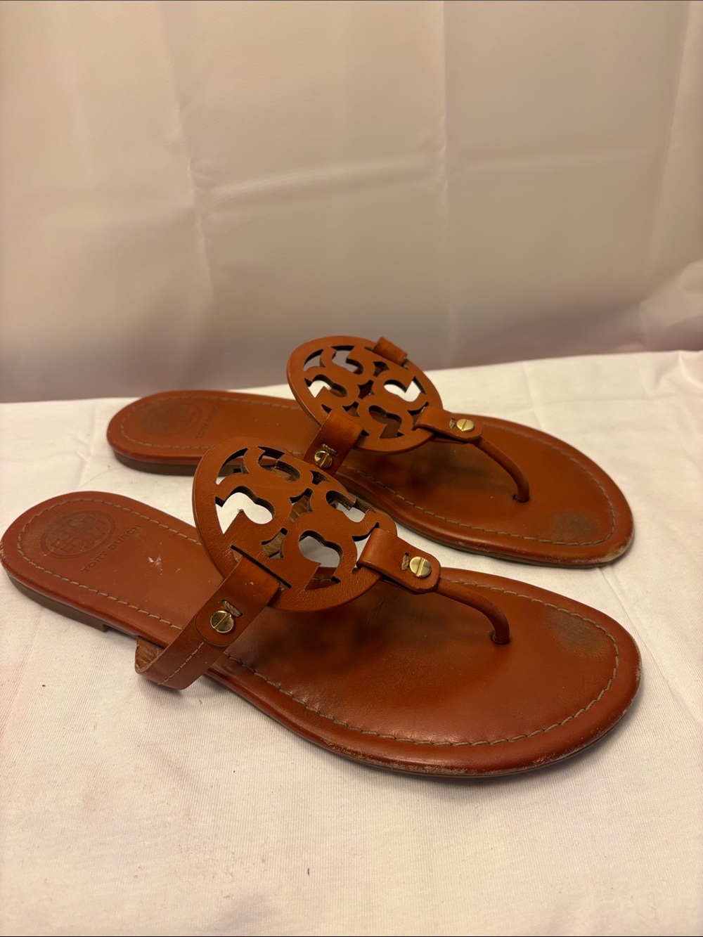 Tory Burch leather Circle-Emblem Thong Sandals - Brown